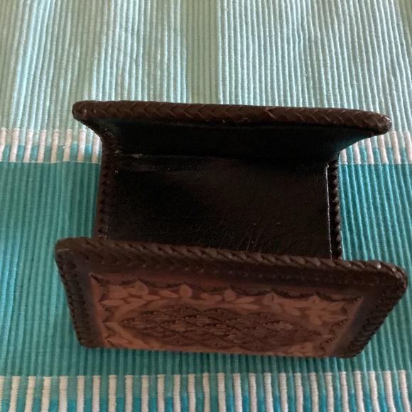 Vintage Hand Tooled Leather Trifold Wallet. - Picture 4 of 8